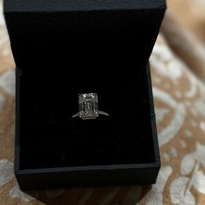 4 carat Emerald ring